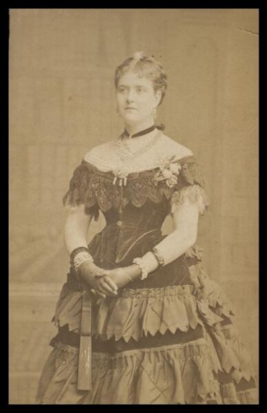 London Stereoscopic and Photographic Company, Guy Little Theatrical Photograph