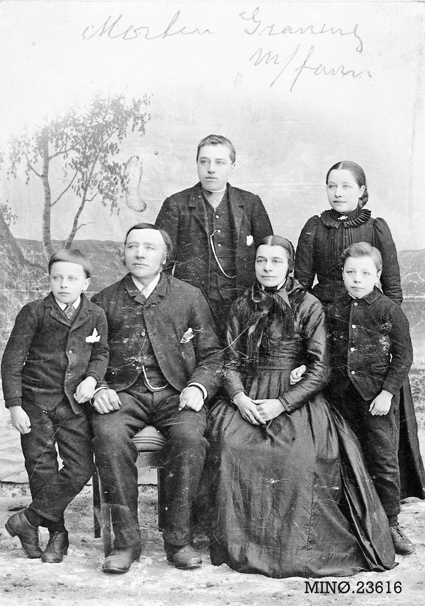 Henrik Augustinsson Stinessen, Familiebilde - Morten Graneng med familie