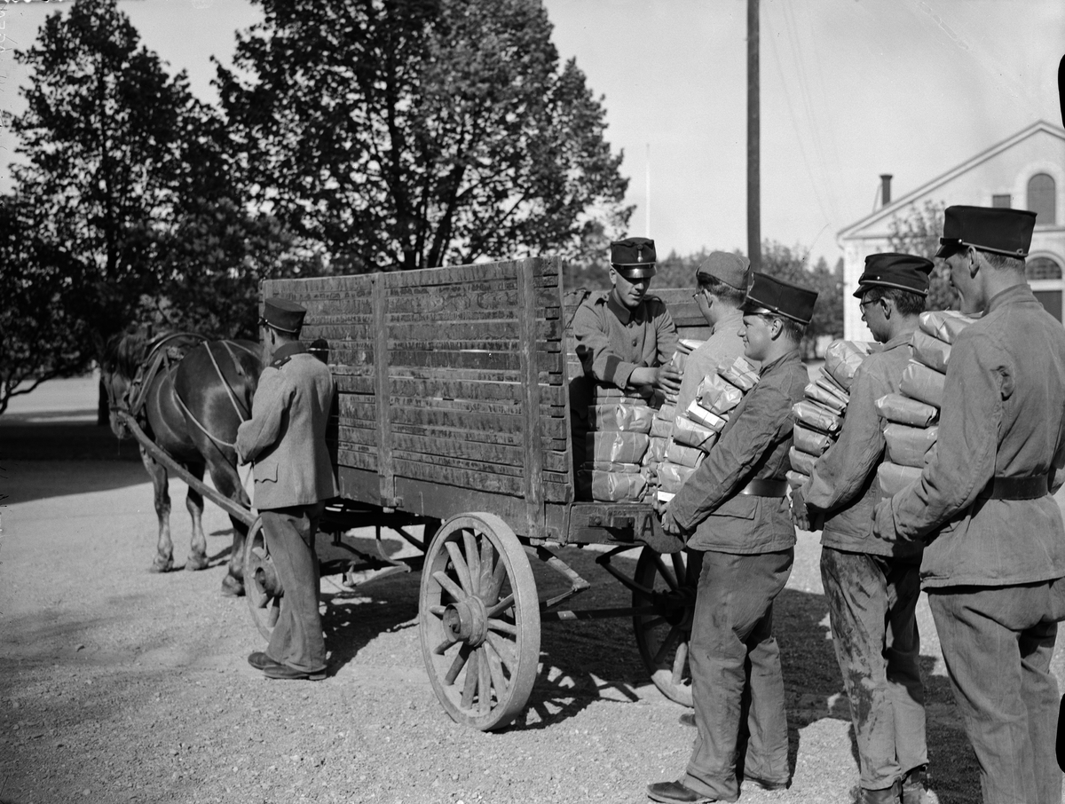 Paul Sandberg, Lastning av undervisningsmaterial, Arméns underofficersskola, A U S, Kronåsen