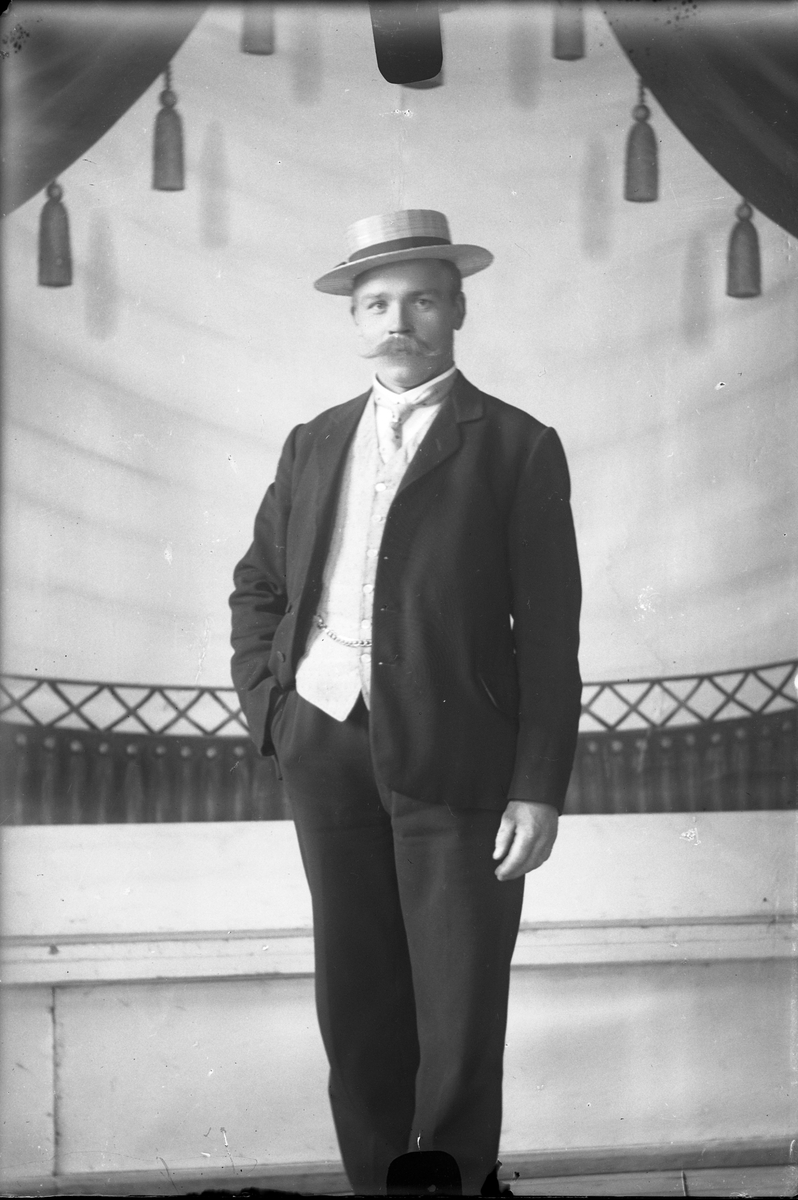 Oscar Holte, portrett, person, klær,