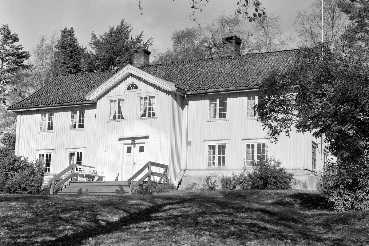 Anno Domkirkeodden, EKSTERIØR: GARDSBRUK, HOVEDBYGNINGEN, GAUSTAD GÅRD, ROMEDAL,