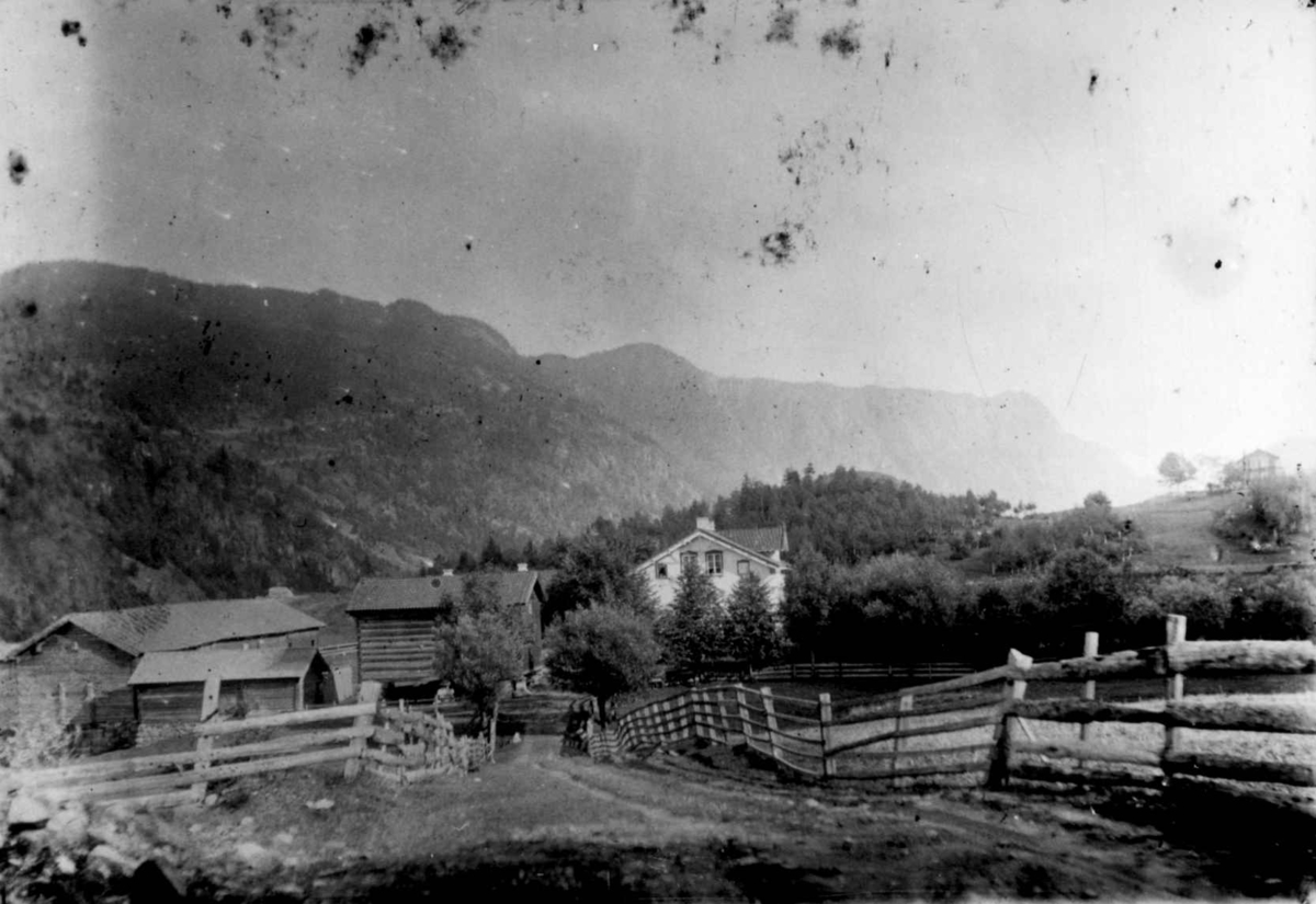 Ukjent, Fra en serie fotografier fra et album som har tilhørt folklorist og professor Moltke Moe (1859-1913), antatt fra 1880-årene med motiver fra Telemark.