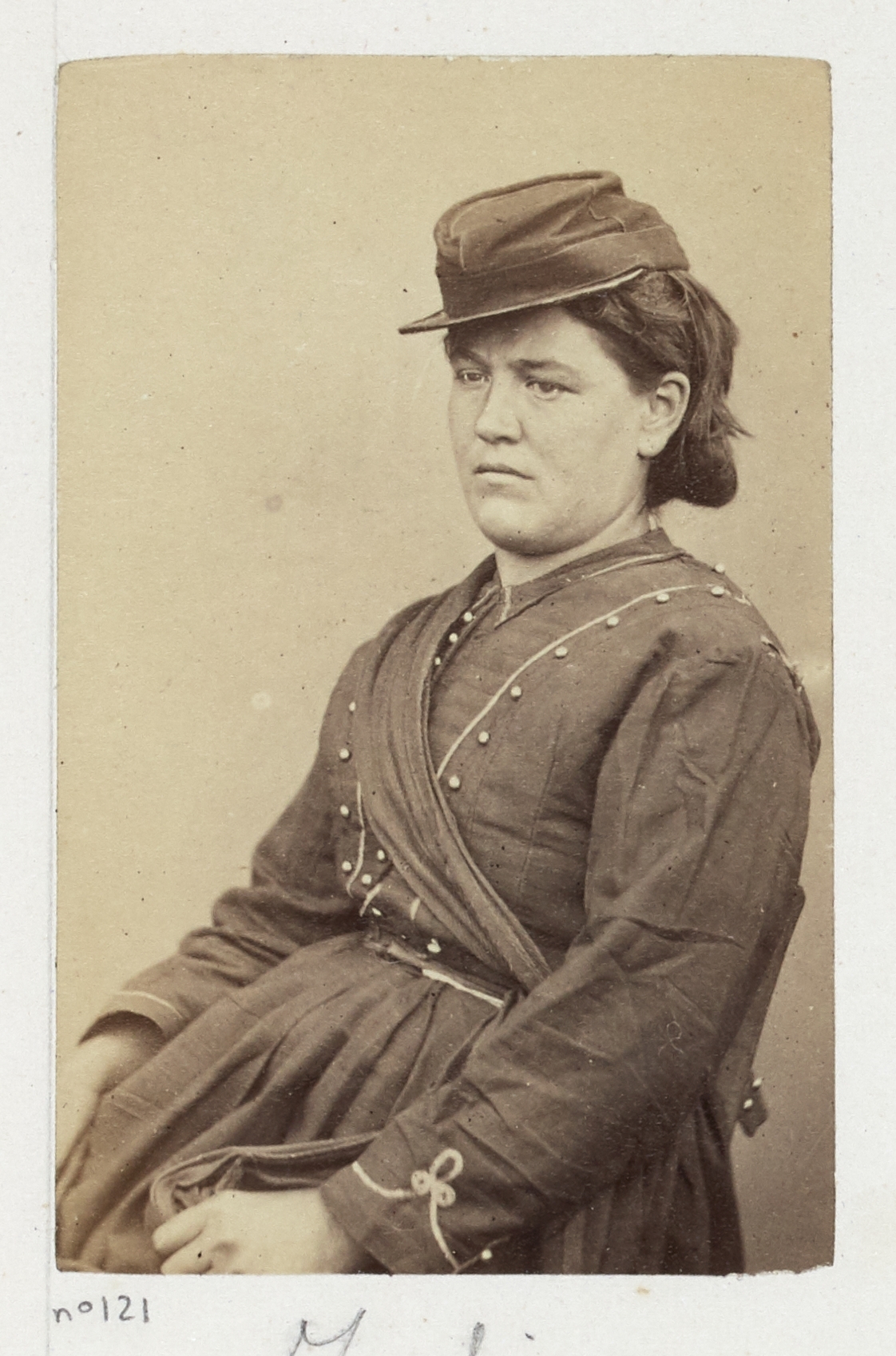 Anonyme, Bonnefoy Louise, née Noel (1827-?). Cantinière sous la Commune, elle fut condamnée à la déportation et à la dégradation civique par le 4è Conseil de guerre.