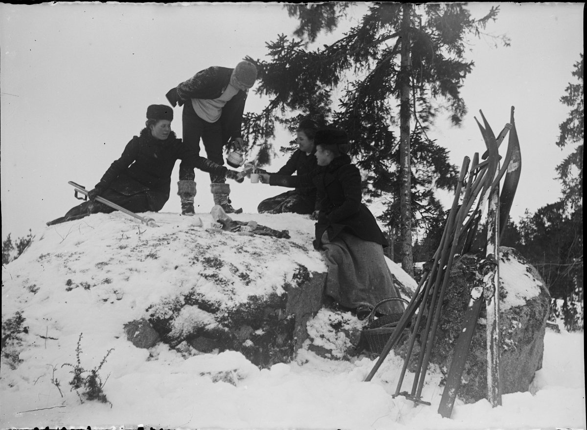 Johan Lundin, Fikapaus on a large stone