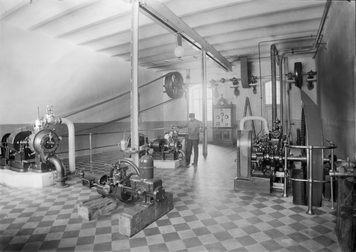 Henri Osti's Fotografiateliér, Maskinrummet i jästfabriken, Upsala Ångqvarns AB, Östra Ågatan, Uppsala omkring 1913
