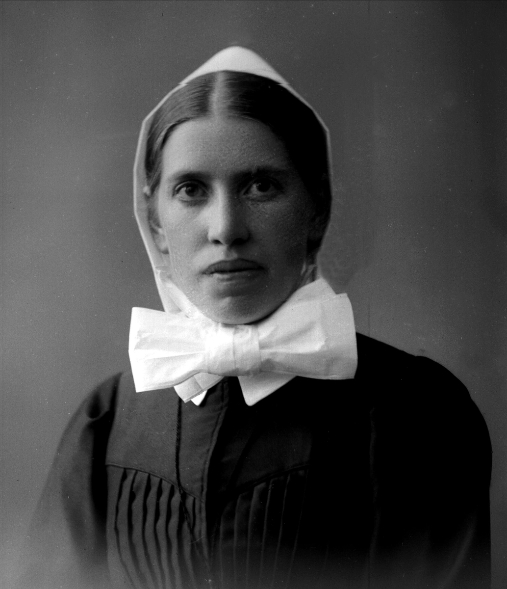 Gustav Borgen, Portrett, sykepleier, diakonisse. Søster Alma Jensen.
