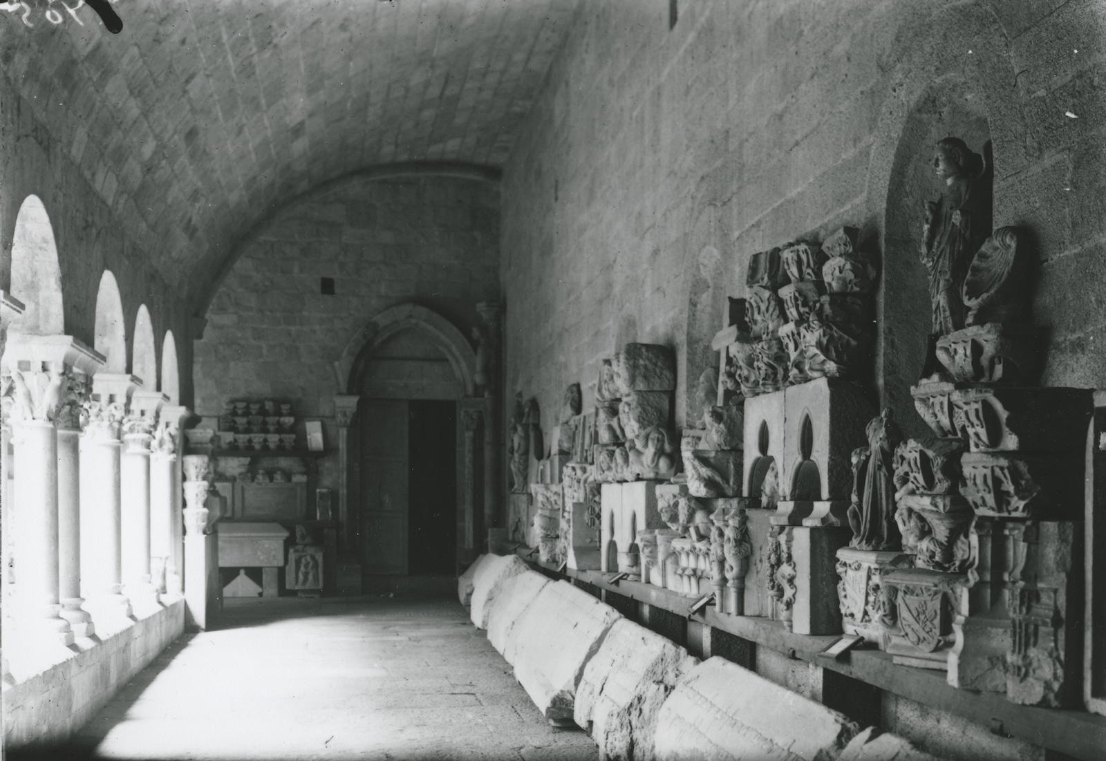 Josep Thomas Bigas, [Sant Pere de Galligants. Claustre]
