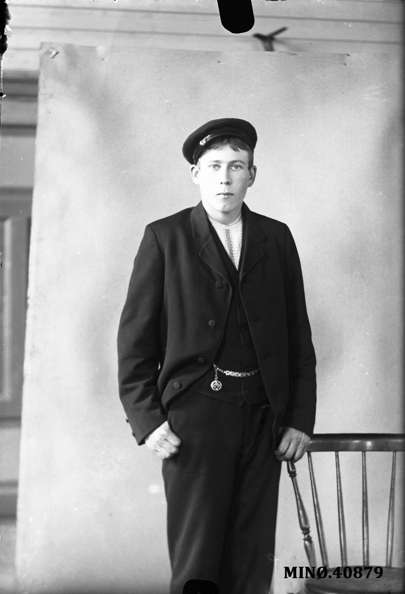 Oscar Holte, Portrett av ung mann - Martin Skjelsvold