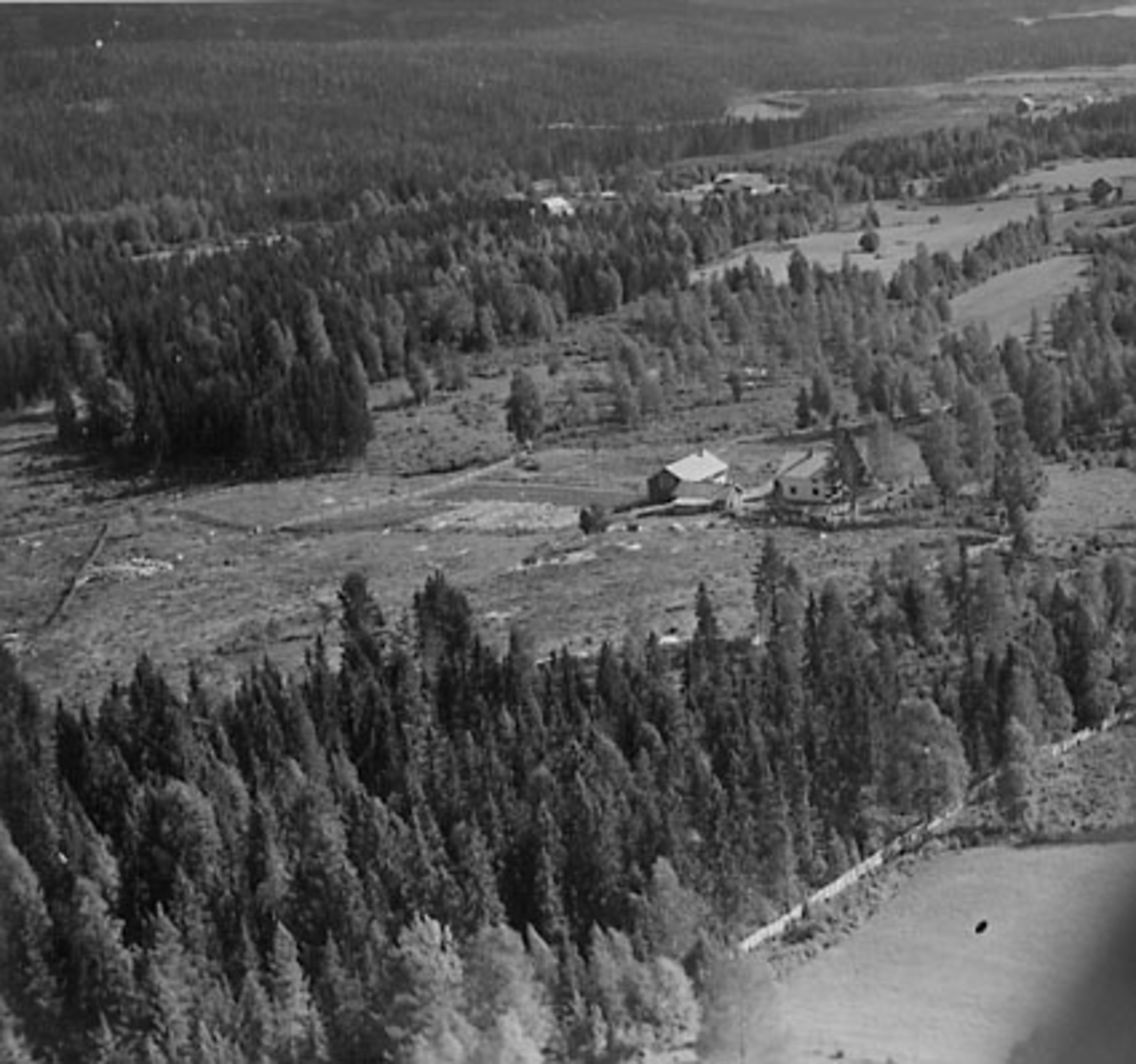Widerøes Flyveselskap A/S, FLYFOTO TORSHOV, VALLSET