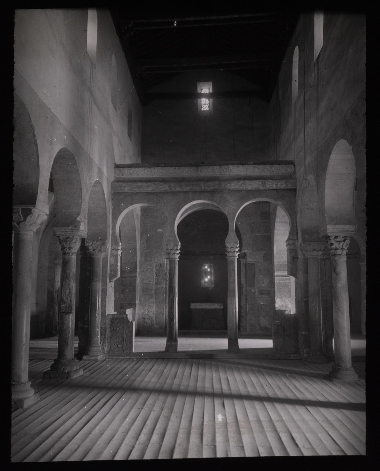 Desconegut, Iglesia mozárabe de San Miguel de Escalada (León). Interior... Espasa Calpe