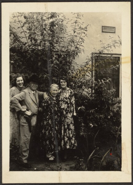 Louis Fleckenstein, [Fleckenstein and Wife with Friends]