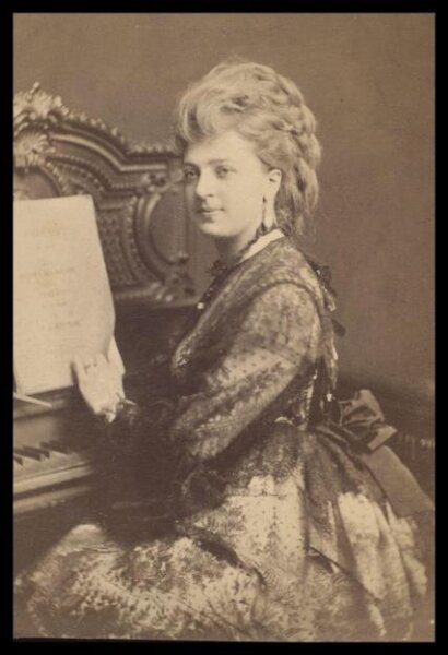 London Stereoscopic and Photographic Company, Guy Little Theatrical Photograph