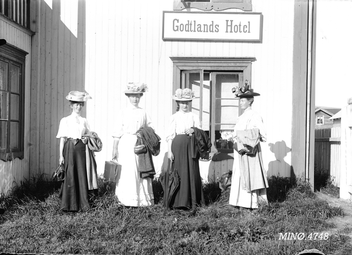 Peder J. Bredalslien, personer, klær,