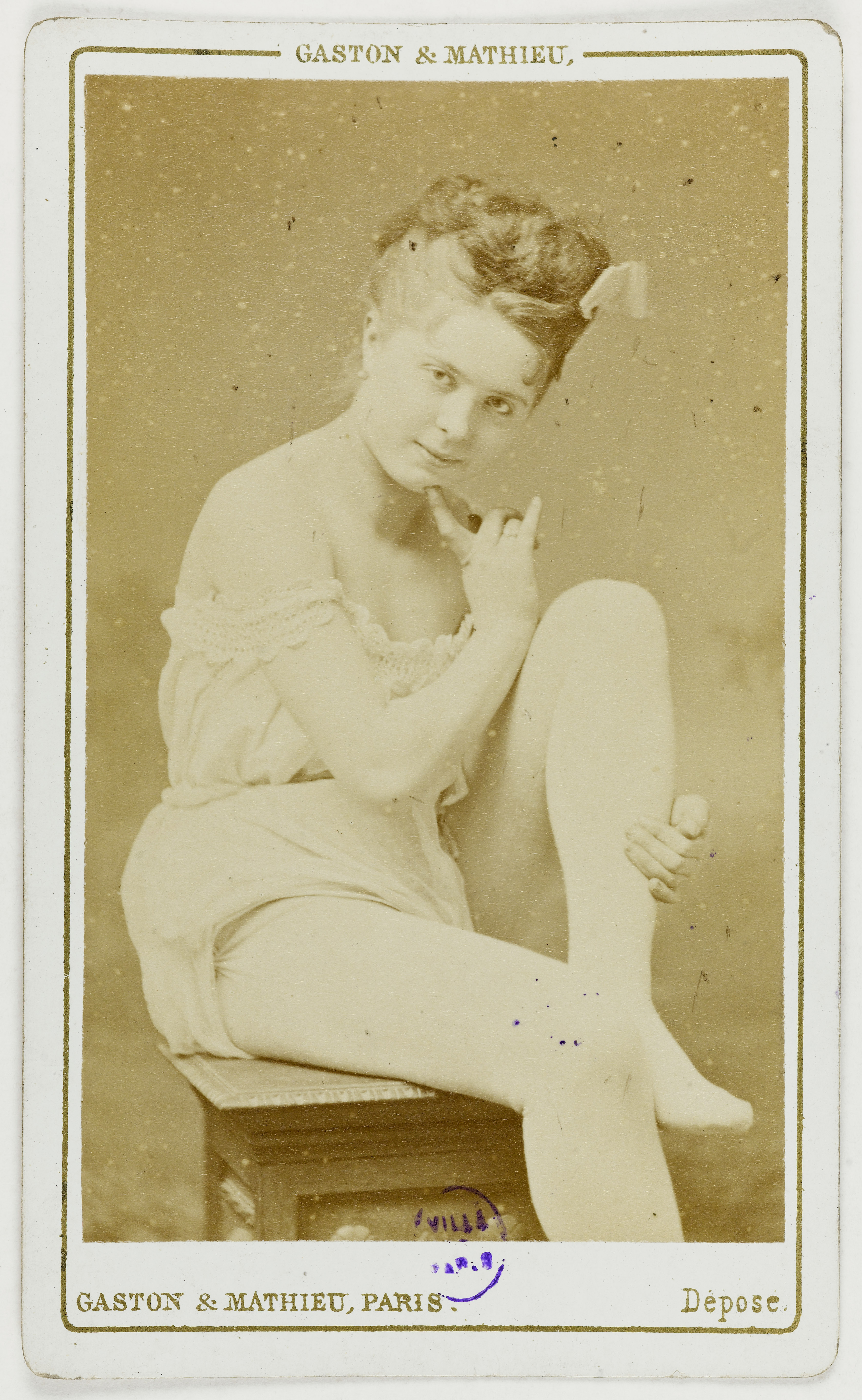 Gaston & Mathieu, Portrait de Testa jeune, (actrice)