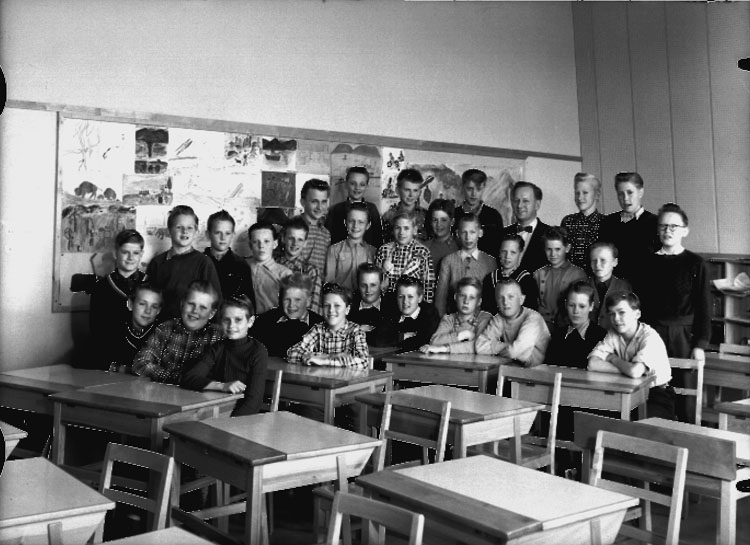 Sven Lindskog, Vasaskolan, klassrumsinteriör, 30 pojkar med lärare Allan Sinnvall. Klass 6C, sal 22.