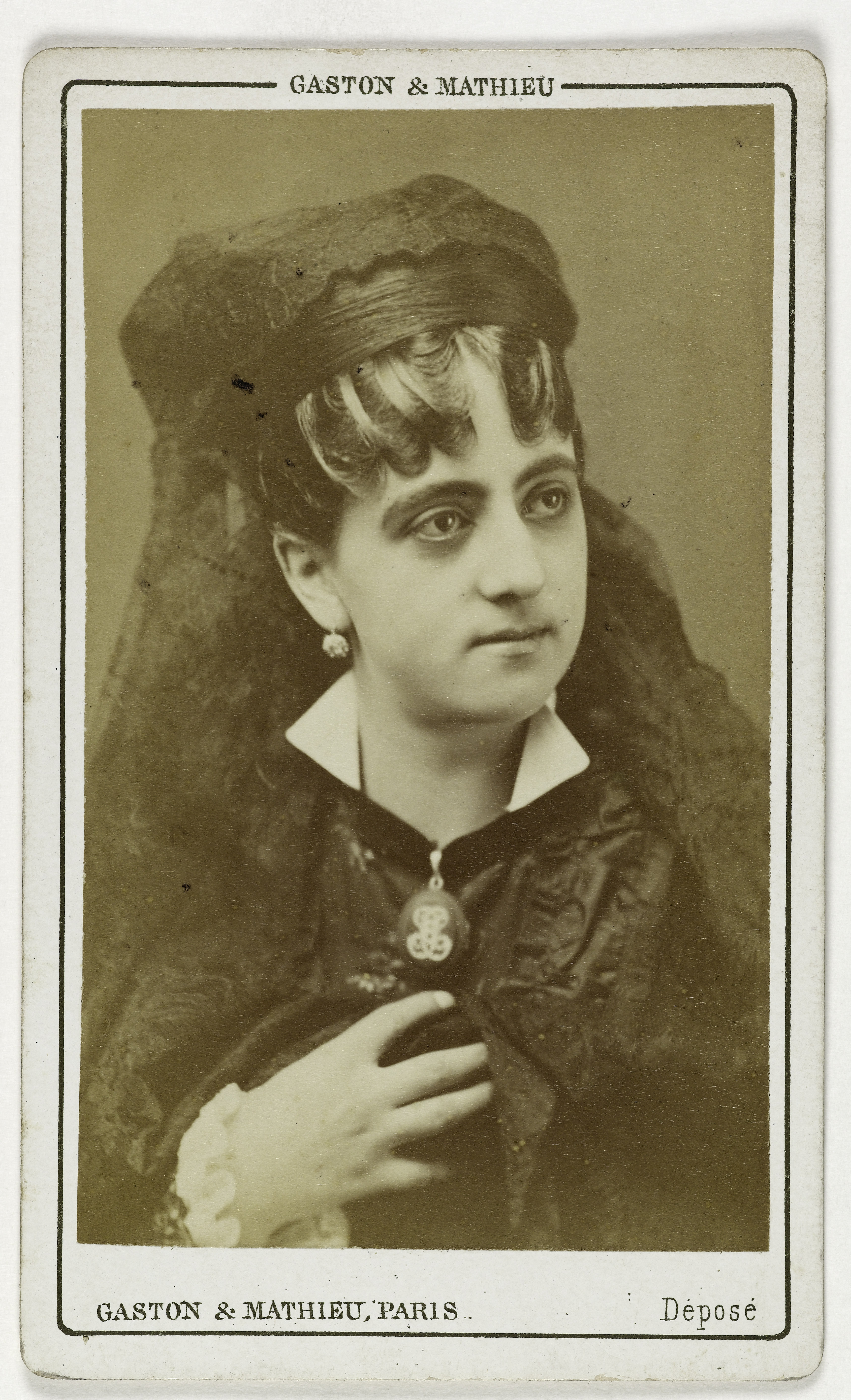 Gaston & Mathieu, Portrait de Clémence Guillotti ou Guiotti, (actrice au théâtre de la Gaité)