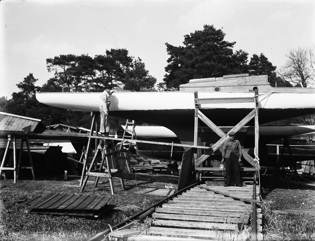 Paul Sandberg, Underhåll av potatishandlare Sven Lundins segelbåt vid Upsala Segel Sällskaps varv vid Flottsund, Uppsala 1947