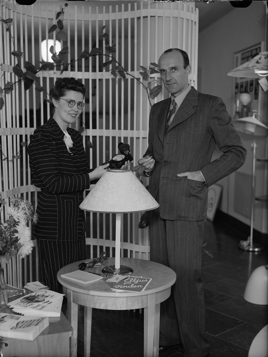 Paul Sandberg, Reading consultant Margareta Björkstrand from the Swedish Society for Light Culture and the Head of the Power Plant Ossian Lidfors in the lighting exhibition at Uppsala stads Gas- och Elektricitetsverket, KungBel, 29