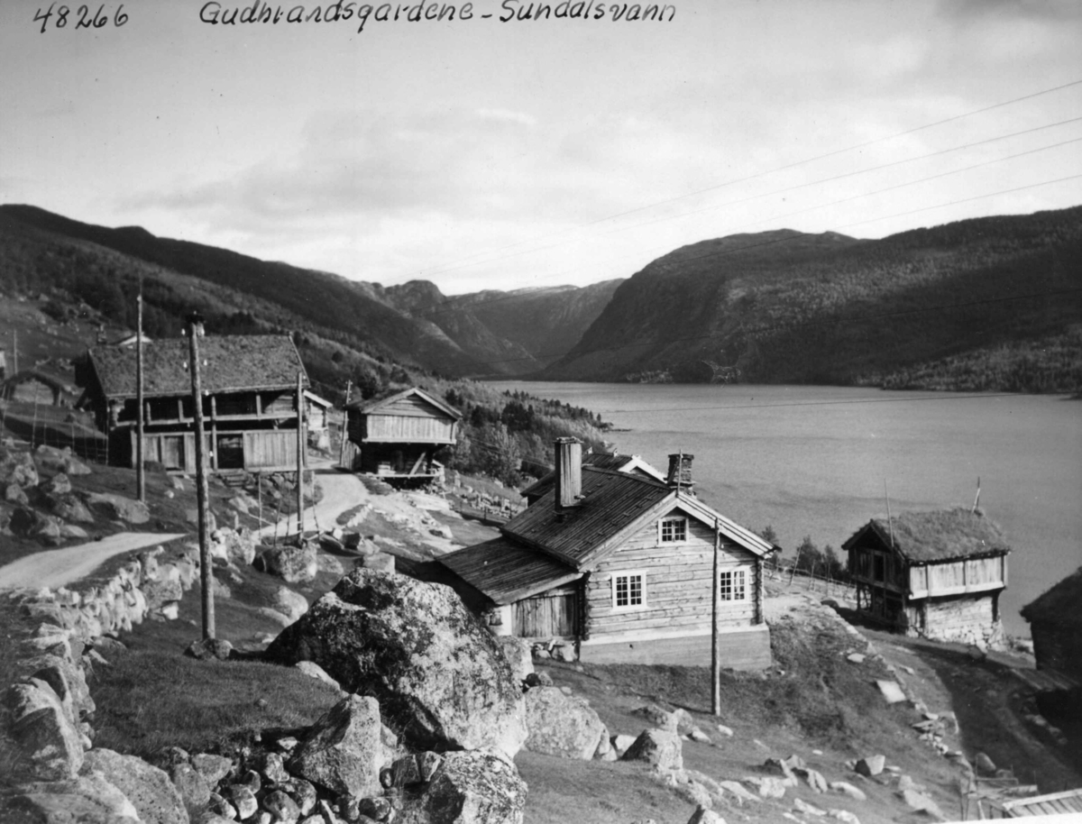 Anders Beer Wilse, Gudbrandsgard, Sundalsfjorden, Bebyggelse