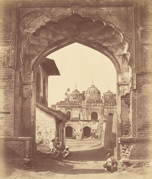 Felice Beato, [Mosque in the City]