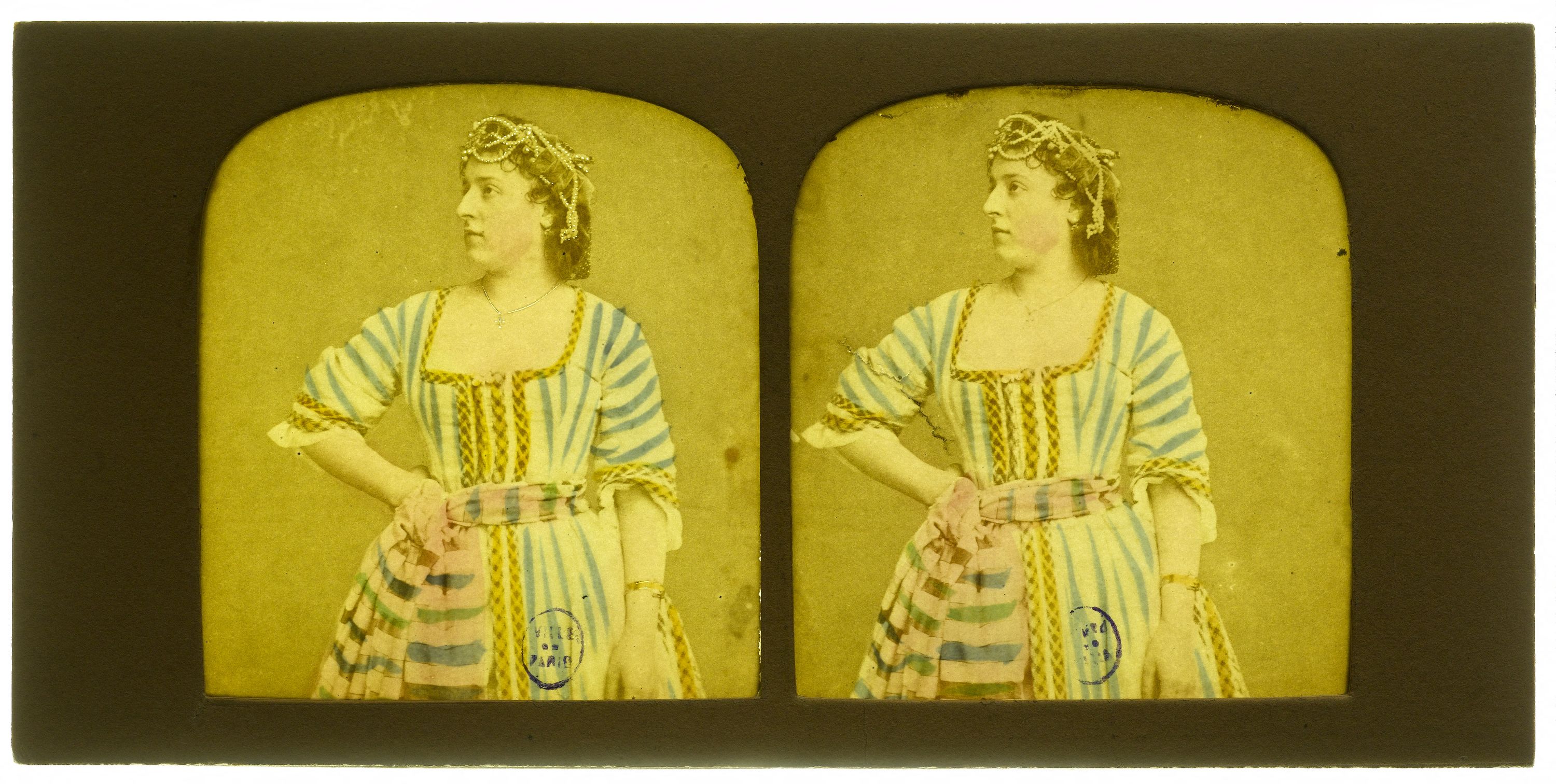 Anonyme, Portrait de femme en costume.