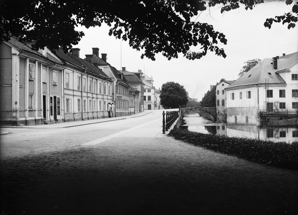 Paul Sandberg, Östra Ågatan och Akademikvarnen vid Fyrisån, Uppsala, före 1933