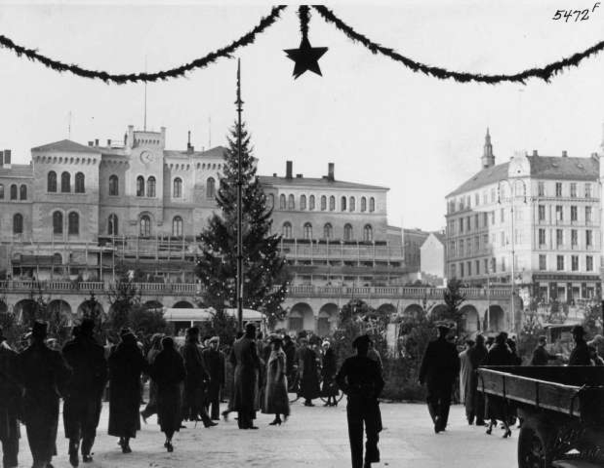Anders Beer Wilse, Jul, Youngstorget, Oslo, 1936