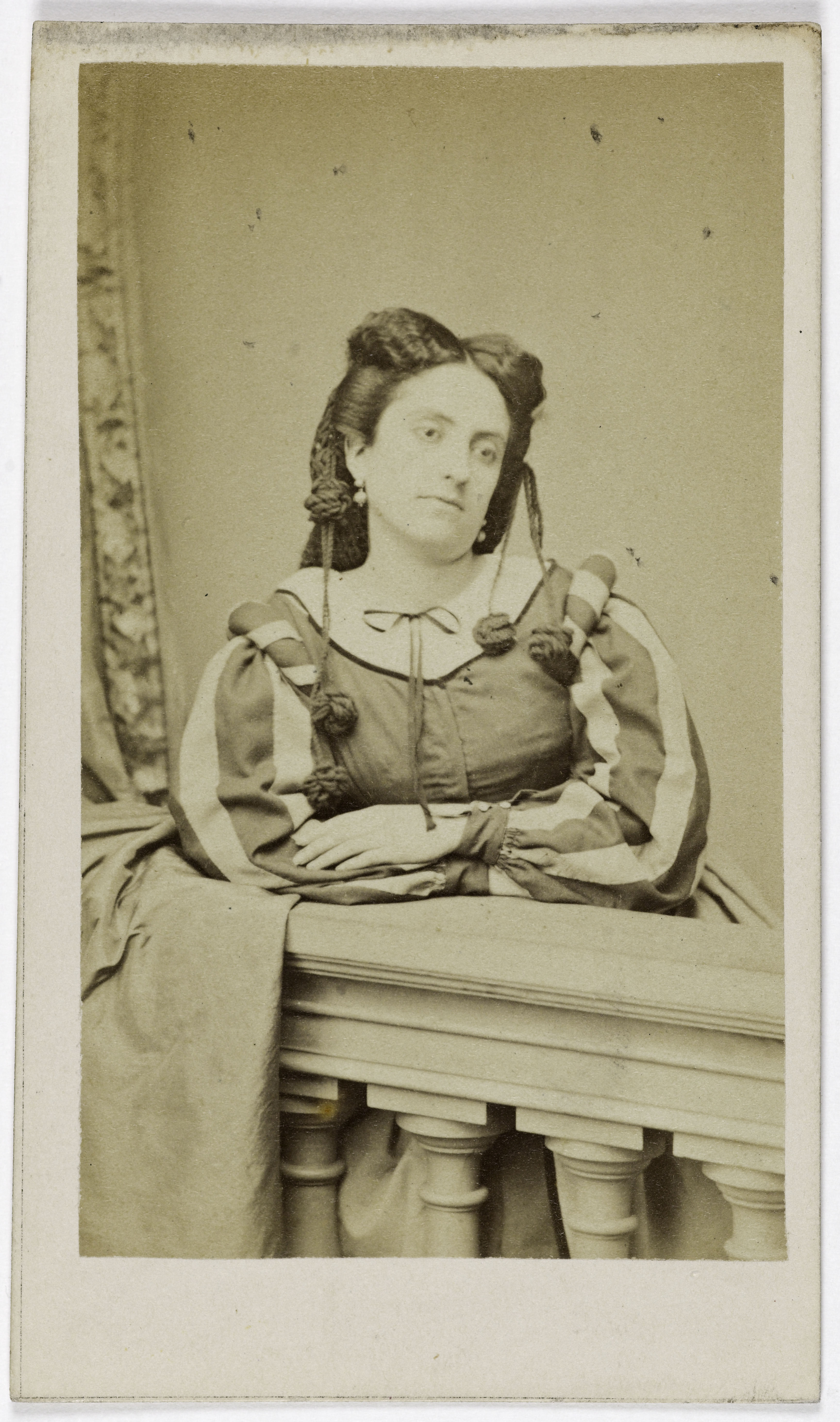 Ulric Grob, Portrait de Jeanne Dora (1863- ), (actrice)