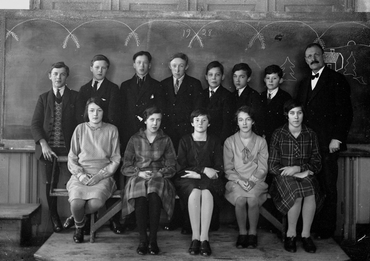 Gustaf Ferdinand Hallberg, Skola, klassrumsinteriör, elever med lärare.