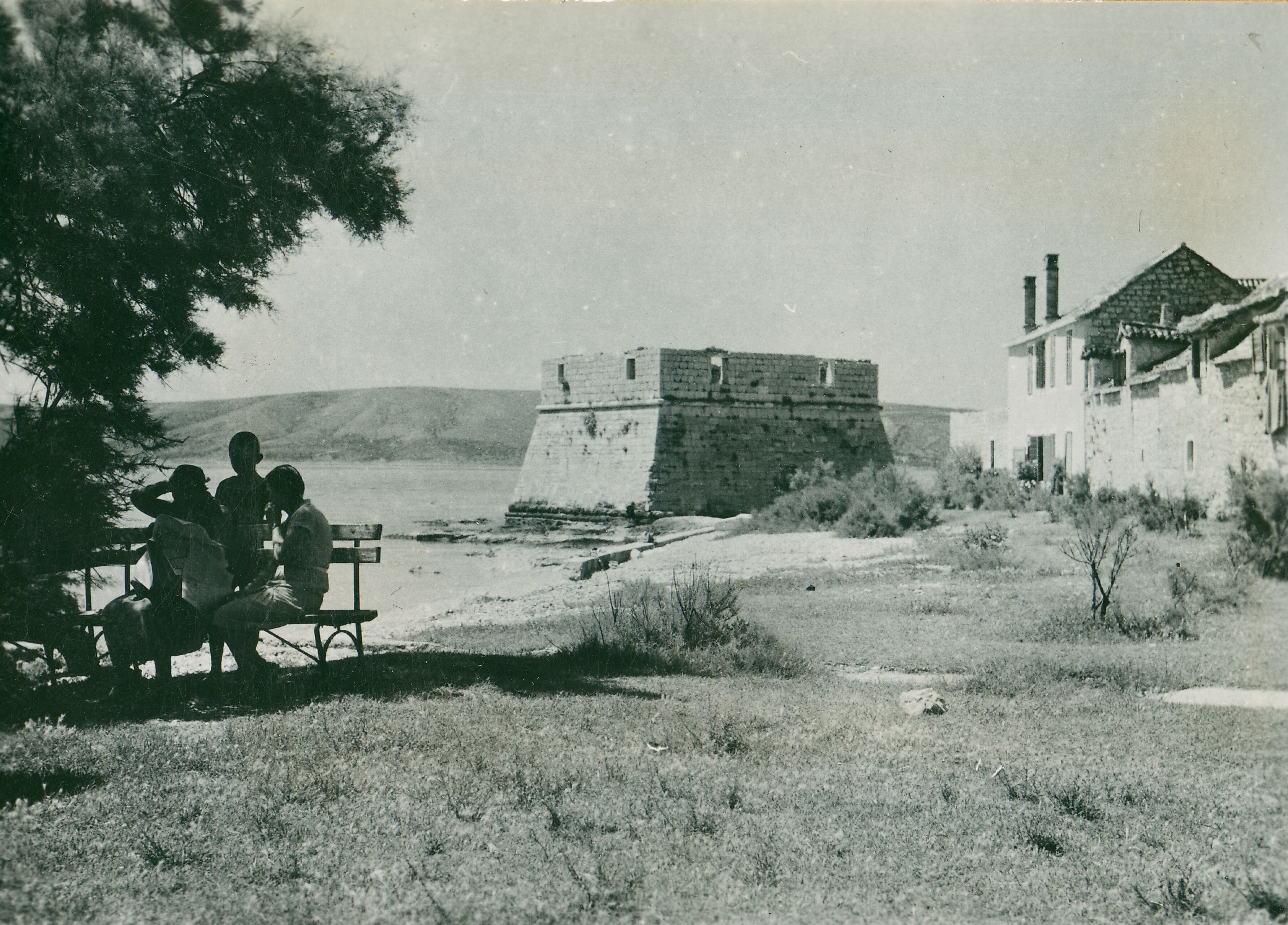Većeslav Henneberg, Kaštel Štafilić - Kaštel "Nehaj"