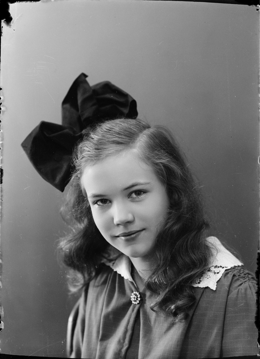 Skötsner-Edhlund, Ateljéporträtt - Tyra Edhlund, Östhammar, Uppland
