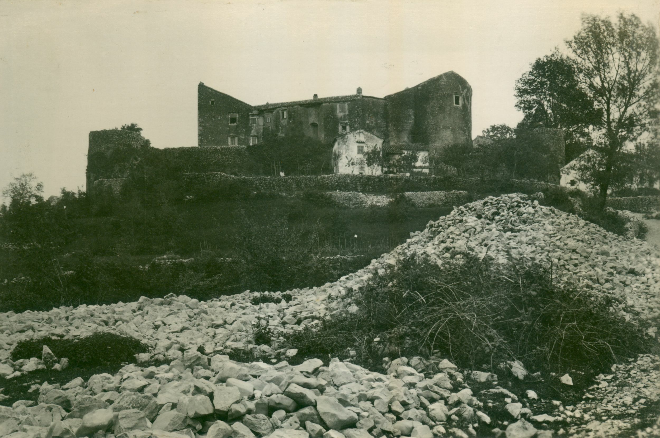 Josip Brunšmid, Grobnik - srednjovjekovni grad – opći pogled