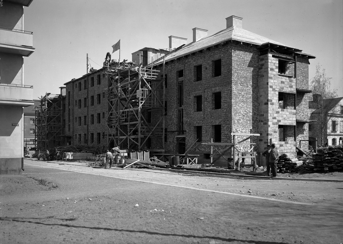Paul Sandberg, Flerbostadshus under byggnation, kvarteret Grim, Luthagen, Uppsala 1937