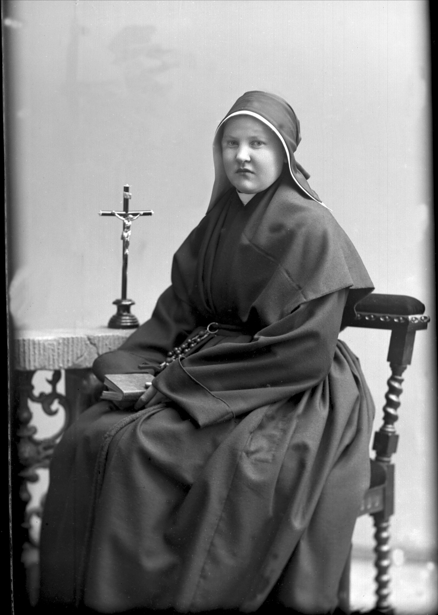 Gustav Borgen, Portrett, nonne, søster Paula.