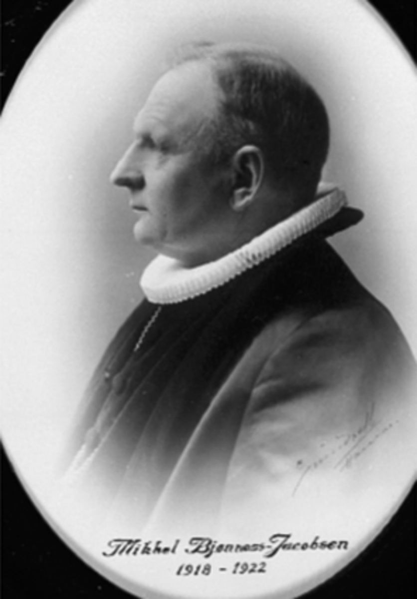 Anno Domkirkeodden, PORTRETT MIKKEL BJØNNESS-JACOBSEN, PRESTPrest på Hamar fra 1918 til 1922.