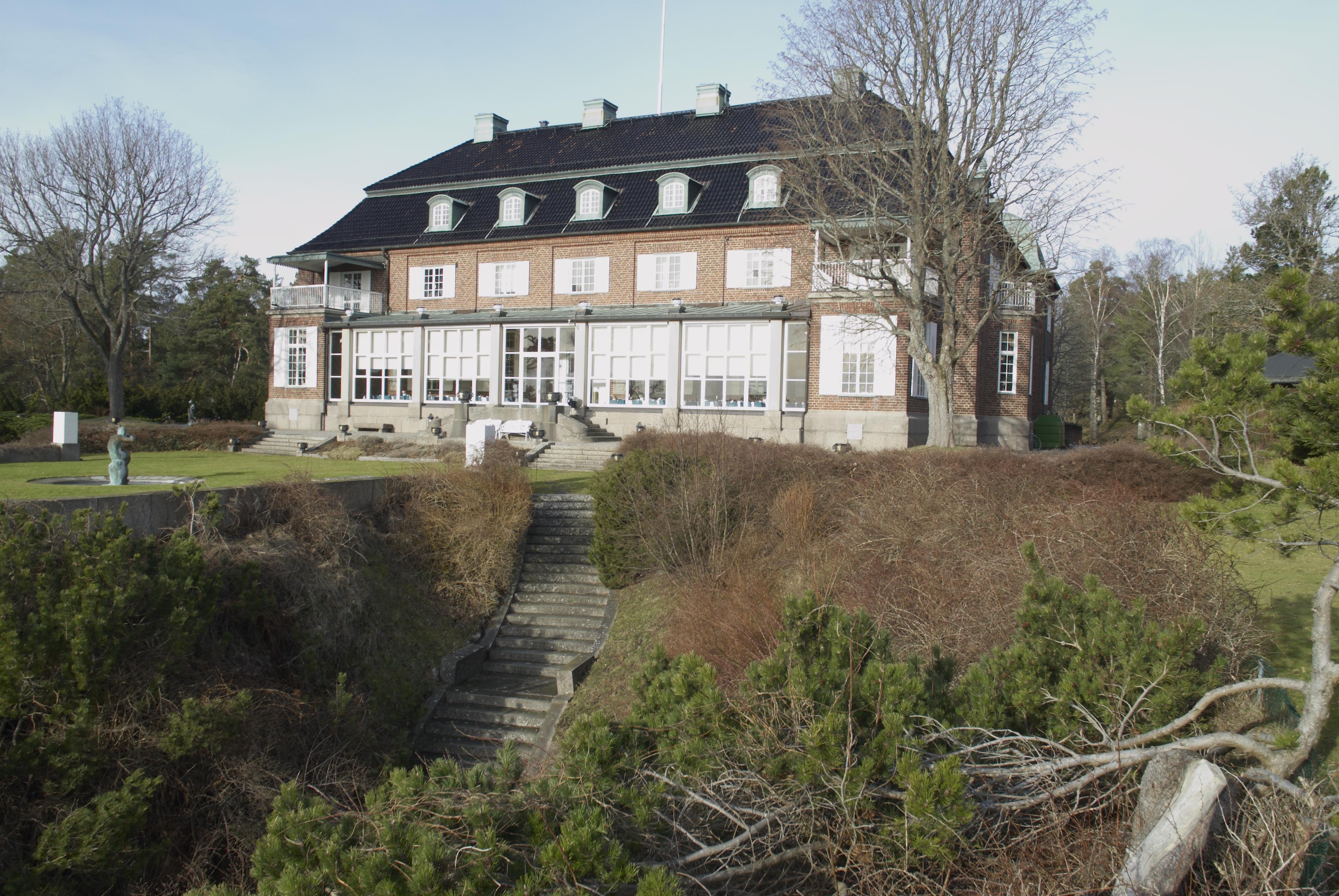 Bengt A Lundberg, Berga slott