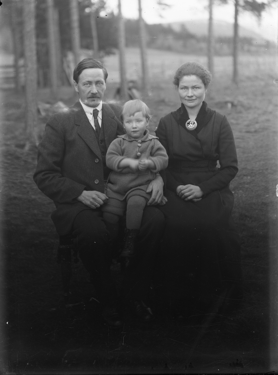 Anders O. Sørhuus, Familiebilde - Anders Sørhuus til venstre
