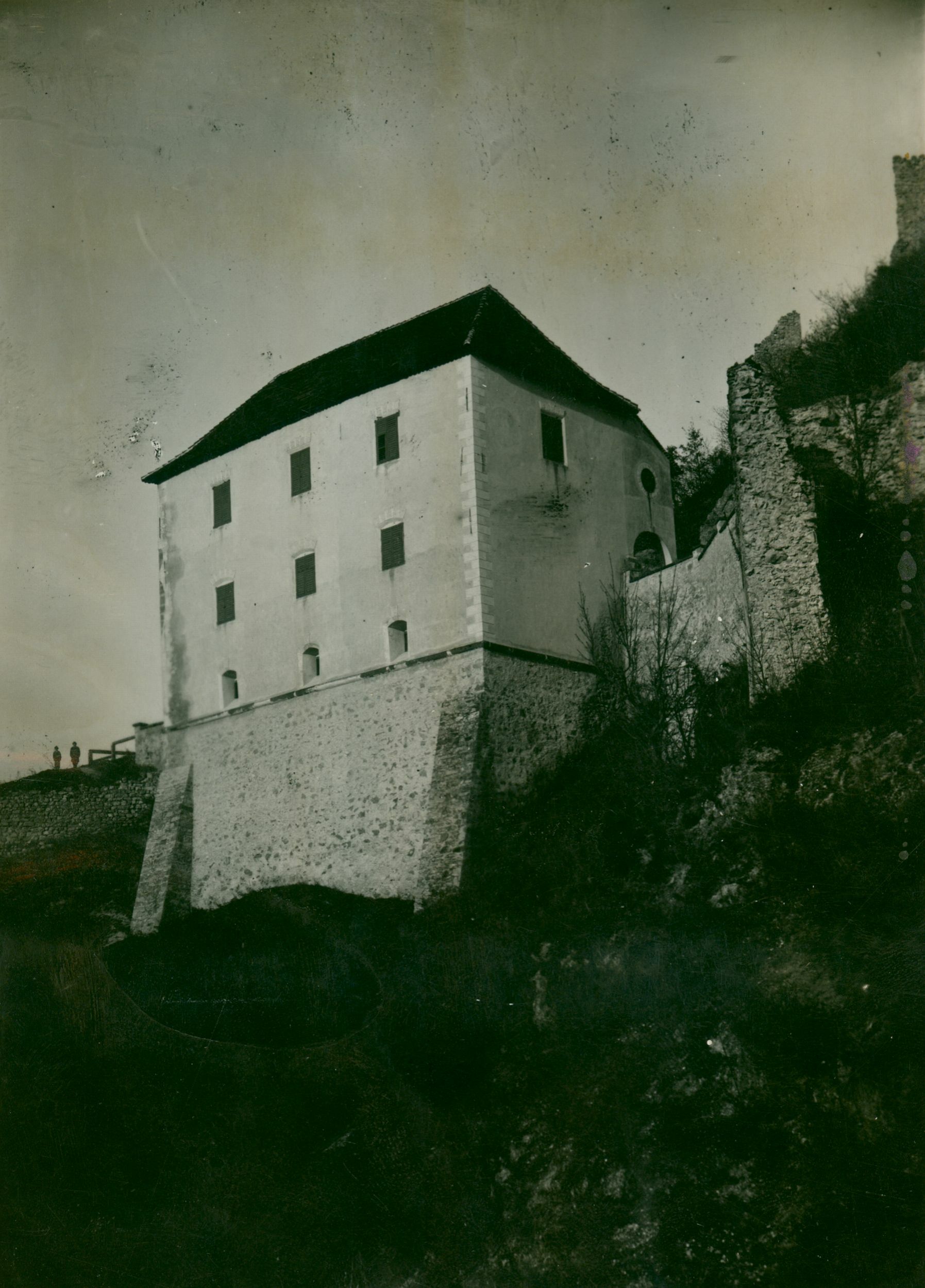 Josip Brunšmid, Krapina - stari grad – zgrada pod krovom, pogled od strane mjesta