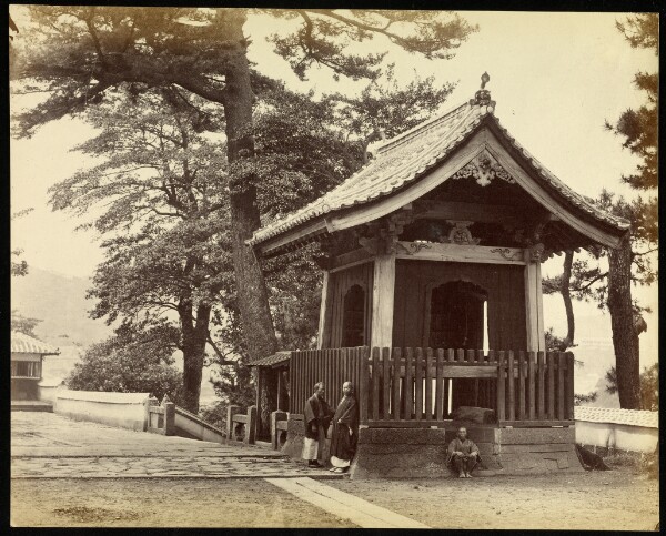 Felice Beato, Temple in the Town of Nagasaki