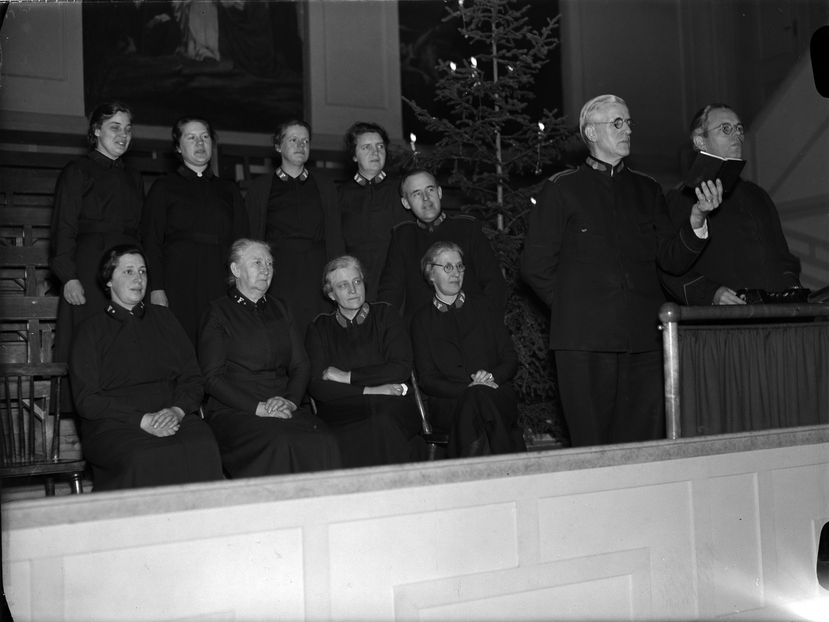 Paul Sandberg, “Festive at the Salvation Army in Upsala. Over 100 gift cards for Christmas food distributed,” Uppsala December 1941