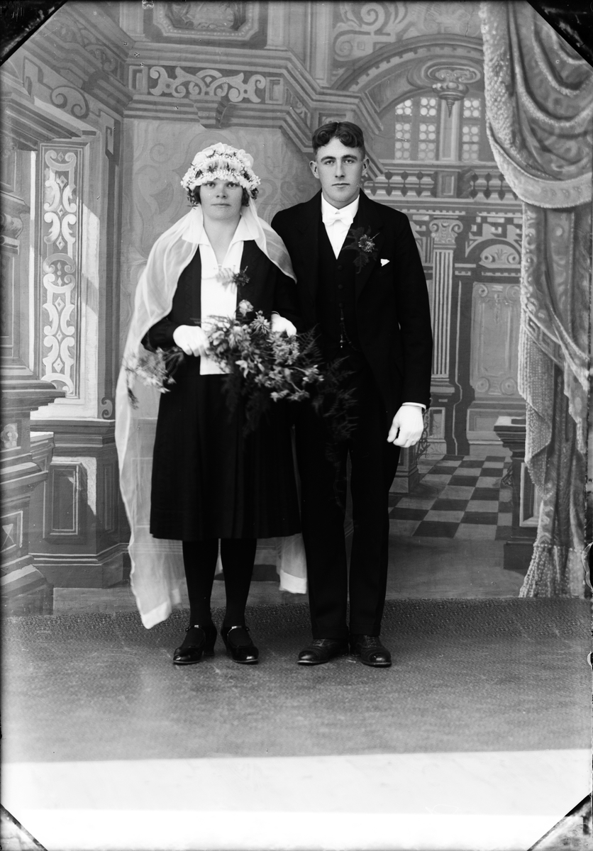 Skötsner-Edhlund, The Bridal Couple Birger Mattsson from Lund, Valö socken, Uppland 1928