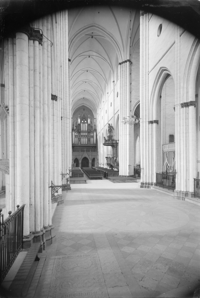 Henri Osti's Fotografiateliér, Uppsala domkyrka, Uppsala 1873