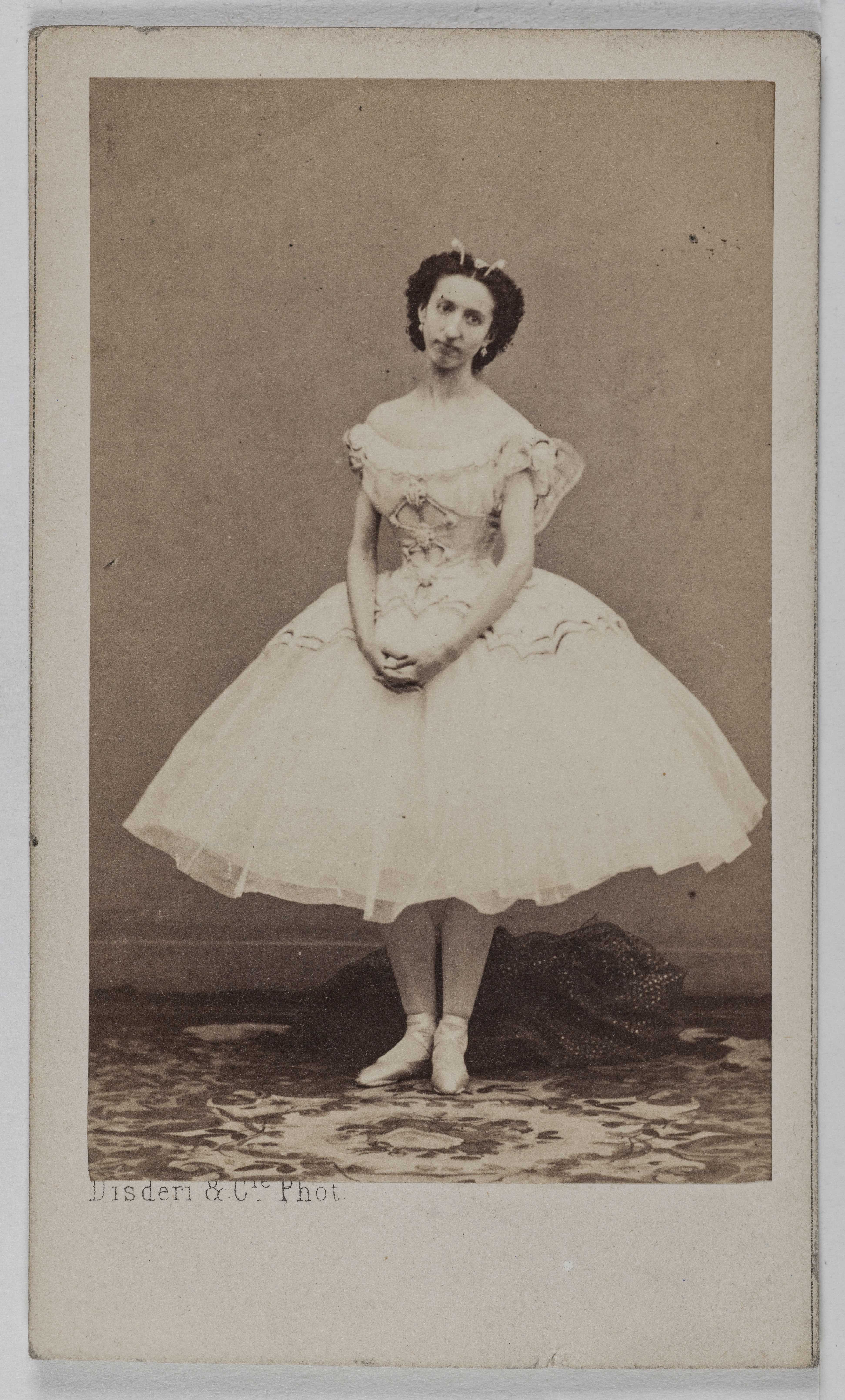 Disderi & Cie, Portrait de Livry Emma, (née Jeanne-Emma Emarot), (1842-1863), (danseuse)