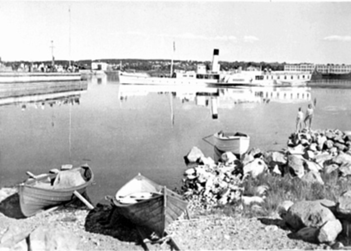 Anno Domkirkeodden, D. S. SKIBLADNER VED HAMAR BRYGGE, ROBÅTER OG GUTTER PÅ HØYENSALODDEN