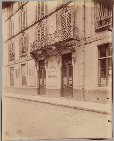 Eugène Atget, [Librairie Garnier Frères, 6 rue des Saints-Pères]