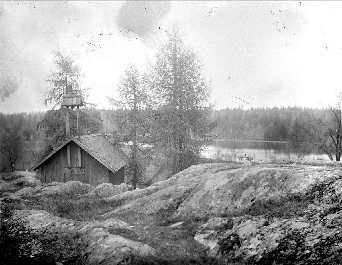 August Fredrik Schagerström, Ekonomibyggnad med vällingklocka på berghäll, Össeby-Garns socken, Uppland 1912