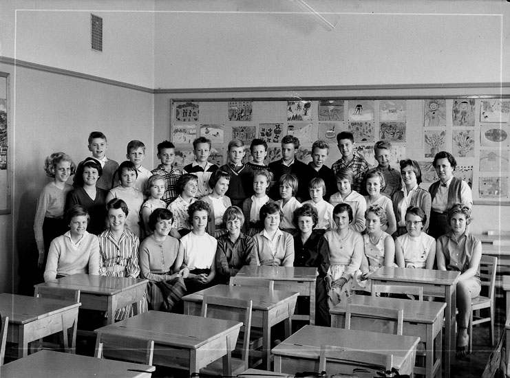 Sven Lindskog, Engelbrektsskolan, klassrumsinteriör, 33 skolbarn med lärarinna fru Svea Fernlund. Klass 6Aö, sal 11.