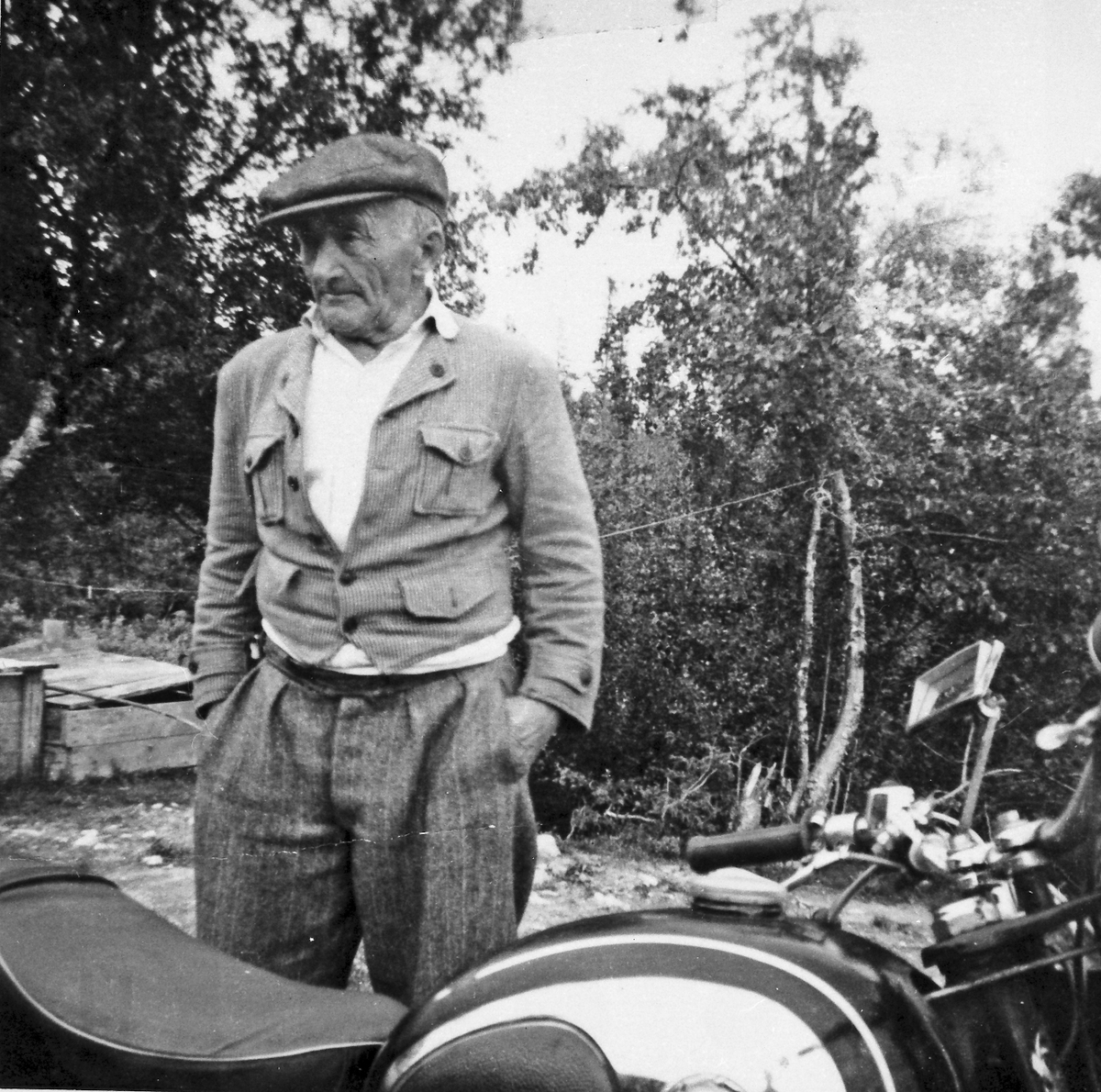 Rachel Haarseth, Mann, klær, motorsykkel.