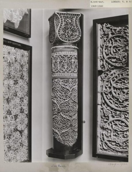 Unknown, Tilework, capital and part of a column, from the tomb of Bairam Khuli Khan at Fathabad near Bukhara, Turkestan, 14th or 15th century, V&A Museum, London
