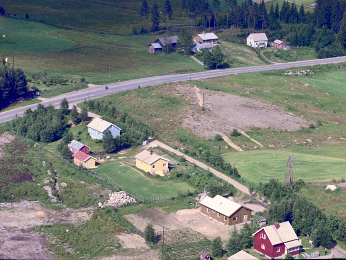 Widerøes Flyveselskap A/S, FLYFOTO NERVOLDGUTUA I LØTEN